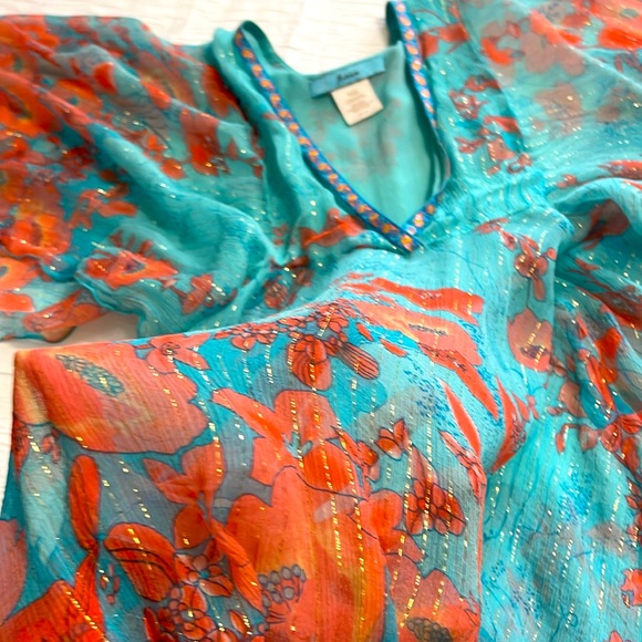 Sheer Floral design boho inspired beach coverup top. Looks great with jeans too! - Picture 3 of 7
